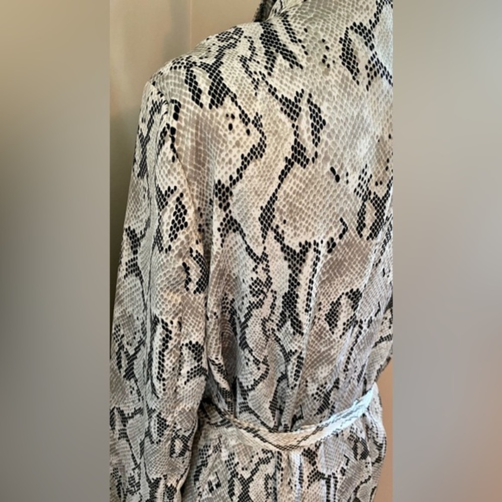 Express Small Snake Print Black Gray White Duster Spring Fall Formal Office - Picture 4 of 4